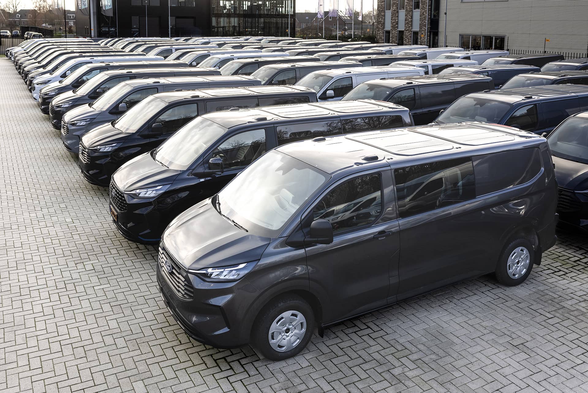 Altijd minimaal 150 bedrijfswagens op voorraad